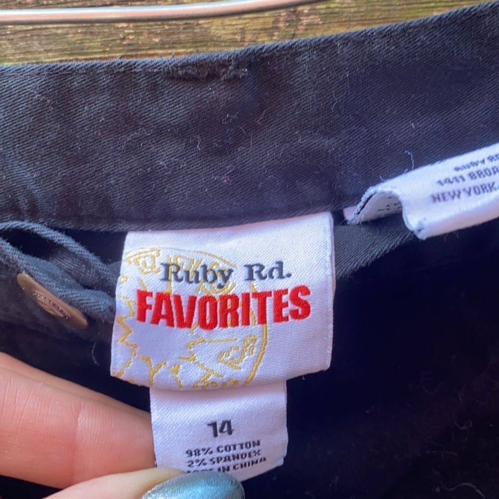 Ruby Rd. Black capris sz. 14 - Picture 2 of 4